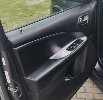 Серый Додж Джорни, объемом двигателя 2.36 л и пробегом 120 тыс. км за 13500 $, фото 3 на Automoto.ua