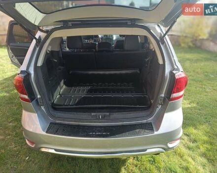 Серый Додж Джорни, объемом двигателя 3.6 л и пробегом 163 тыс. км за 13888 $, фото 13 на Automoto.ua