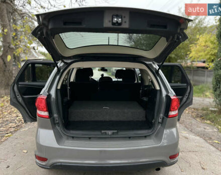 Серый Додж Джорни, объемом двигателя 2.36 л и пробегом 84 тыс. км за 12800 $, фото 23 на Automoto.ua