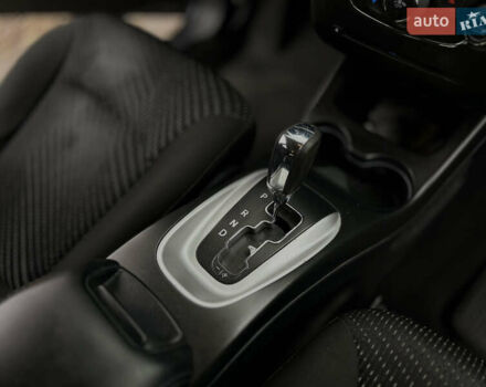 Серый Додж Джорни, объемом двигателя 2.36 л и пробегом 84 тыс. км за 12800 $, фото 19 на Automoto.ua