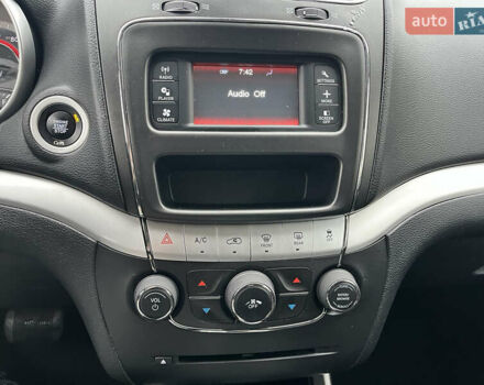 Серый Додж Джорни, объемом двигателя 2.36 л и пробегом 105 тыс. км за 13600 $, фото 26 на Automoto.ua