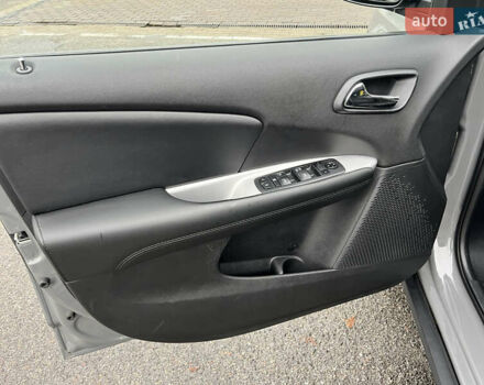 Серый Додж Джорни, объемом двигателя 2.36 л и пробегом 105 тыс. км за 13600 $, фото 32 на Automoto.ua