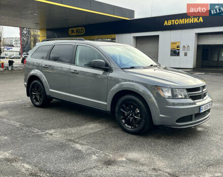 Серый Додж Джорни, объемом двигателя 2.36 л и пробегом 106 тыс. км за 13500 $, фото 3 на Automoto.ua