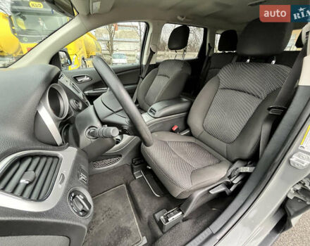 Серый Додж Джорни, объемом двигателя 2.36 л и пробегом 106 тыс. км за 13500 $, фото 37 на Automoto.ua