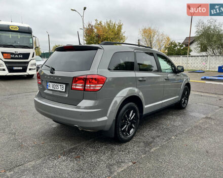 Серый Додж Джорни, объемом двигателя 2.36 л и пробегом 105 тыс. км за 13600 $, фото 3 на Automoto.ua