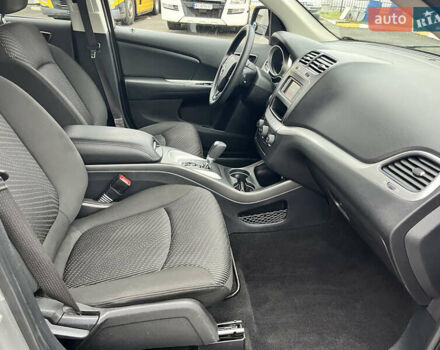 Серый Додж Джорни, объемом двигателя 2.36 л и пробегом 105 тыс. км за 13600 $, фото 37 на Automoto.ua