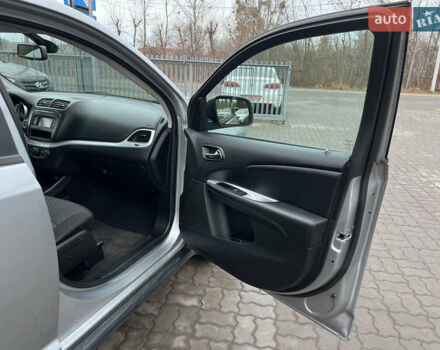 Серый Додж Джорни, объемом двигателя 2.4 л и пробегом 126 тыс. км за 12790 $, фото 26 на Automoto.ua