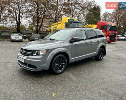 Серый Додж Джорни, объемом двигателя 2.36 л и пробегом 105 тыс. км за 13600 $, фото 1 на Automoto.ua