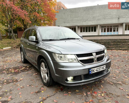 Серый Додж Джорни, объемом двигателя 1.97 л и пробегом 250 тыс. км за 8499 $, фото 1 на Automoto.ua