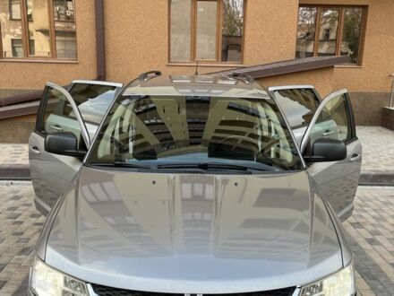 Серый Додж Джорни, объемом двигателя 2.4 л и пробегом 225 тыс. км за 9999 $, фото 1 на Automoto.ua