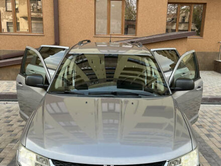 Серый Додж Джорни, объемом двигателя 2.36 л и пробегом 225 тыс. км за 9900 $, фото 1 на Automoto.ua