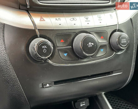 Синий Додж Джорни, объемом двигателя 2.36 л и пробегом 134 тыс. км за 11490 $, фото 24 на Automoto.ua