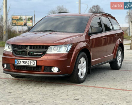 Оранжевый Додж Джорни, объемом двигателя 2.36 л и пробегом 160 тыс. км за 11000 $, фото 2 на Automoto.ua
