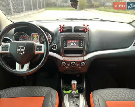 Оранжевый Додж Джорни, объемом двигателя 2.36 л и пробегом 160 тыс. км за 11000 $, фото 12 на Automoto.ua
