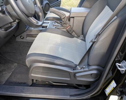 Черный Додж Нитро, объемом двигателя 3.7 л и пробегом 68 тыс. км за 12200 $, фото 5 на Automoto.ua