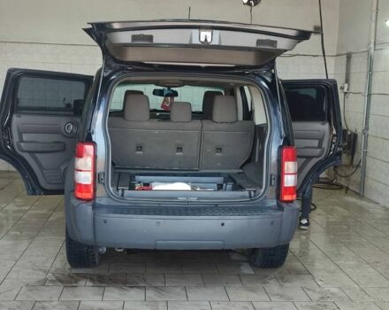 Черный Додж Нитро, объемом двигателя 3.7 л и пробегом 210 тыс. км за 7500 $, фото 9 на Automoto.ua