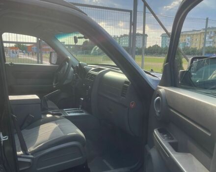 Чорний Додж Nitro, об'ємом двигуна 2.8 л та пробігом 415 тис. км за 6500 $, фото 7 на Automoto.ua
