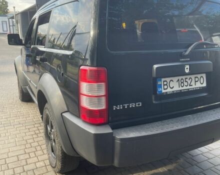 Чорний Додж Nitro, об'ємом двигуна 2.8 л та пробігом 415 тис. км за 6500 $, фото 5 на Automoto.ua
