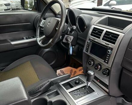 Желтый Додж Нитро, объемом двигателя 4 л и пробегом 218 тыс. км за 9900 $, фото 9 на Automoto.ua