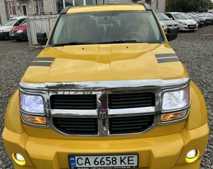 Желтый Додж Нитро, объемом двигателя 4 л и пробегом 218 тыс. км за 9900 $, фото 5 на Automoto.ua