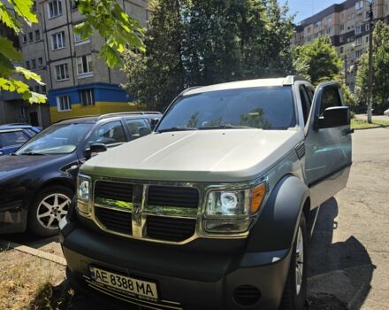 Серый Додж Нитро, объемом двигателя 0 л и пробегом 220 тыс. км за 8498 $, фото 1 на Automoto.ua