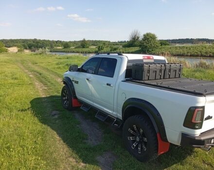 Білий Додж RAM, об'ємом двигуна 5 л та пробігом 150 тис. км за 30000 $, фото 13 на Automoto.ua