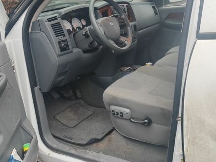 Білий Додж RAM, об'ємом двигуна 6 л та пробігом 230 тис. км за 8500 $, фото 1 на Automoto.ua