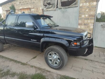 Чорний Додж RAM, об'ємом двигуна 6 л та пробігом 700 тис. км за 7000 $, фото 1 на Automoto.ua