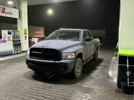 Черный Додж РАМ, объемом двигателя 4.7 л и пробегом 250 тыс. км за 5500 $, фото 1 на Automoto.ua