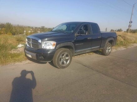 Черный Додж РАМ, объемом двигателя 5.7 л и пробегом 158 тыс. км за 9800 $, фото 1 на Automoto.ua