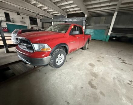 Красный Додж РАМ, объемом двигателя 4.7 л и пробегом 240 тыс. км за 10500 $, фото 1 на Automoto.ua