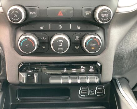 Серый Додж РАМ, объемом двигателя 5.7 л и пробегом 65 тыс. км за 41990 $, фото 31 на Automoto.ua