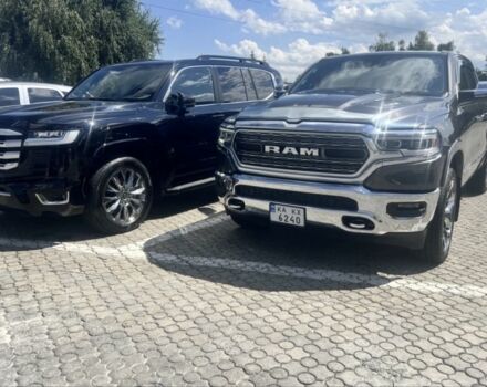 Серый Додж РАМ, объемом двигателя 5.7 л и пробегом 95 тыс. км за 65000 $, фото 2 на Automoto.ua