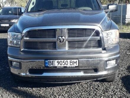 Додж РАМ 2012 в Львове на Automoto.ua Серый Додж РАМ, объемом двигателя 5.7 л и пробегом 180 тыс. км за 22500 $, фото 1 на Automoto.ua