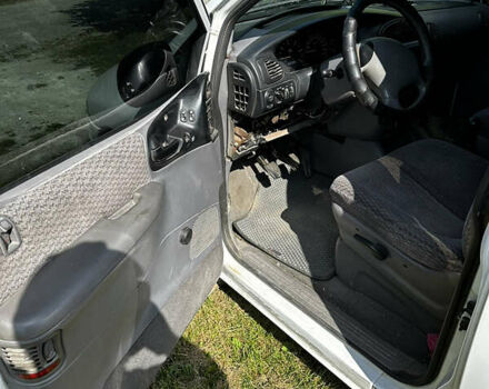 Белый Додж Рам Ван, объемом двигателя 2.5 л и пробегом 430 тыс. км за 1350 $, фото 8 на Automoto.ua