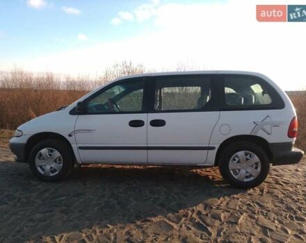 Білий Додж Ram Van, об'ємом двигуна 2.5 л та пробігом 407 тис. км за 3100 $, фото 7 на Automoto.ua