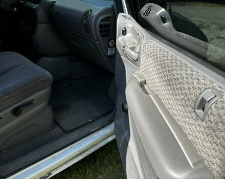 Белый Додж Рам Ван, объемом двигателя 2.5 л и пробегом 430 тыс. км за 1350 $, фото 1 на Automoto.ua