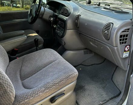 Белый Додж Рам Ван, объемом двигателя 2.5 л и пробегом 430 тыс. км за 1350 $, фото 2 на Automoto.ua