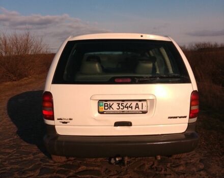 Белый Додж Рам Ван, объемом двигателя 2.5 л и пробегом 407 тыс. км за 3100 $, фото 3 на Automoto.ua