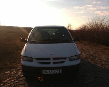 Белый Додж Рам Ван, объемом двигателя 2.5 л и пробегом 407 тыс. км за 3100 $, фото 1 на Automoto.ua