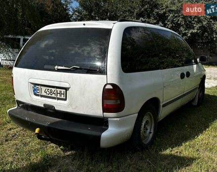 Белый Додж Рам Ван, объемом двигателя 2.5 л и пробегом 430 тыс. км за 1350 $, фото 10 на Automoto.ua