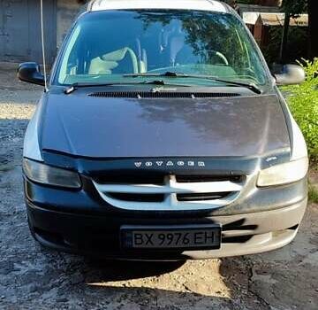 Белый Додж Рам Ван, объемом двигателя 2.5 л и пробегом 411 тыс. км за 3400 $, фото 1 на Automoto.ua