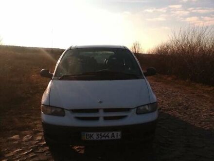 Белый Додж Рам Ван, объемом двигателя 2.5 л и пробегом 407 тыс. км за 3100 $, фото 1 на Automoto.ua