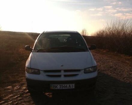 Белый Додж Рам Ван, объемом двигателя 2.5 л и пробегом 407 тыс. км за 3100 $, фото 1 на Automoto.ua