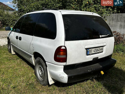 Белый Додж Рам Ван, объемом двигателя 2.5 л и пробегом 430 тыс. км за 1350 $, фото 1 на Automoto.ua