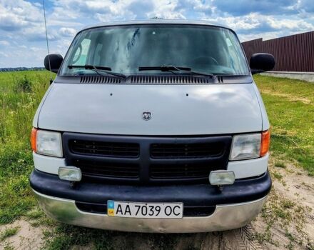 Белый Додж Рам Ван, объемом двигателя 5.9 л и пробегом 110 тыс. км за 8800 $, фото 1 на Automoto.ua