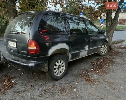Черный Додж Рам Ван, объемом двигателя 2.5 л и пробегом 355 тыс. км за 3200 $, фото 1 на Automoto.ua