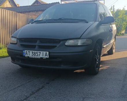 Черный Додж Рам Ван, объемом двигателя 2.5 л и пробегом 496 тыс. км за 2500 $, фото 2 на Automoto.ua