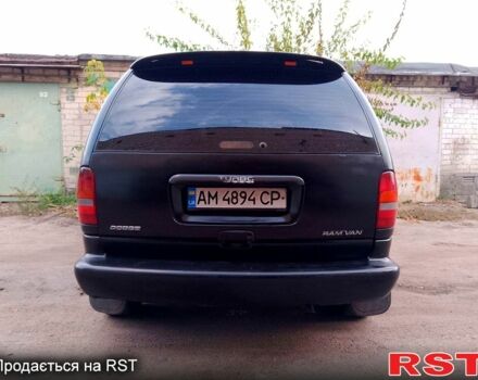 Черный Додж Рам Ван, объемом двигателя 2.5 л и пробегом 400 тыс. км за 1750 $, фото 2 на Automoto.ua