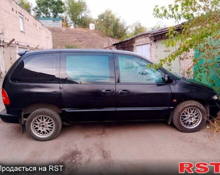 Черный Додж Рам Ван, объемом двигателя 2.5 л и пробегом 400 тыс. км за 1750 $, фото 4 на Automoto.ua